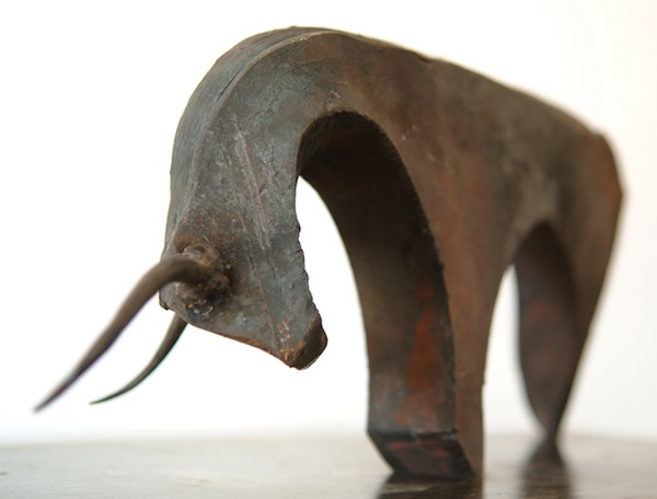 "toro", escultura de hierro forjado, de Hans Some, Alicante, España