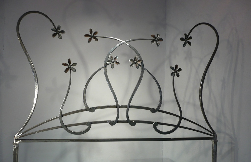 handgeschmiedetes Kopfteil für antikes Bettgestell "flor"