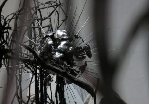 "sphid stratos", escultura de acero inoxidable de Hans Some, España