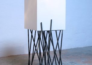 "cube", mesa auxiliar cube de diseño, fabricado en DM y acero, forjacontemporánea-Spain